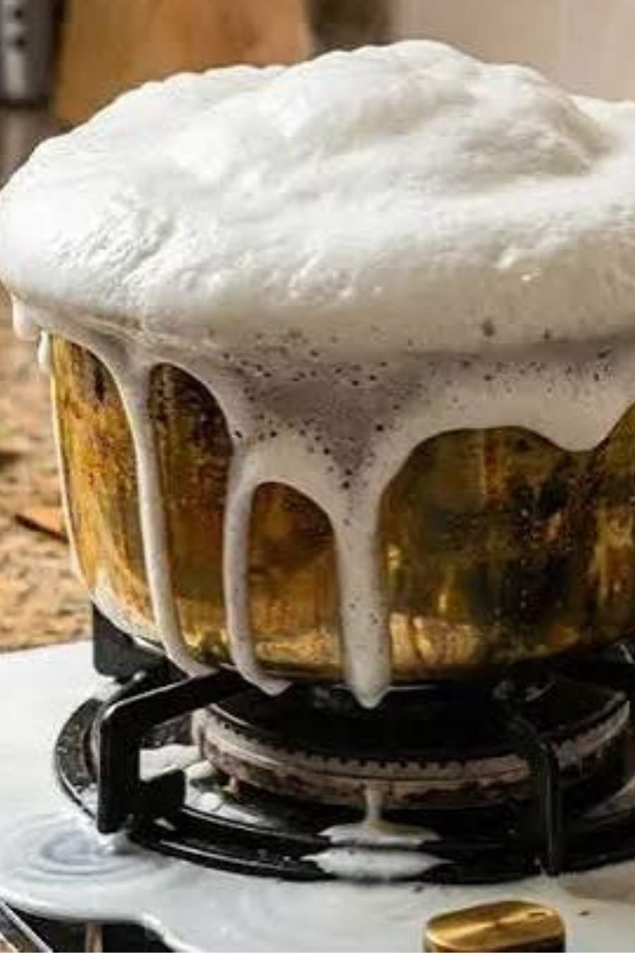 Kitchen Hacks: दूध उबलकर गिरने और गैस गंदी होने से हैं परेशान? अपनाएं ये 3 आसान किचन ट्रिक्स